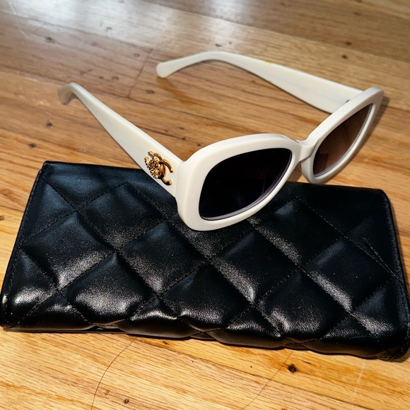 Chanel Sunglasses White Frame - Picture 1 of 6